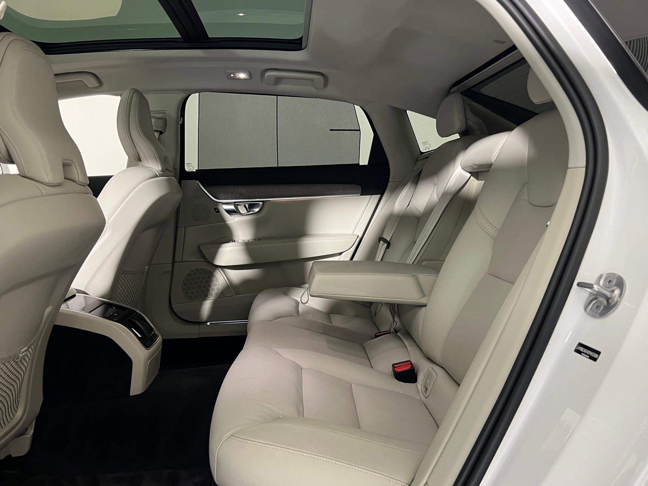 Used 2025 Volvo S90 B6 Plus image 14