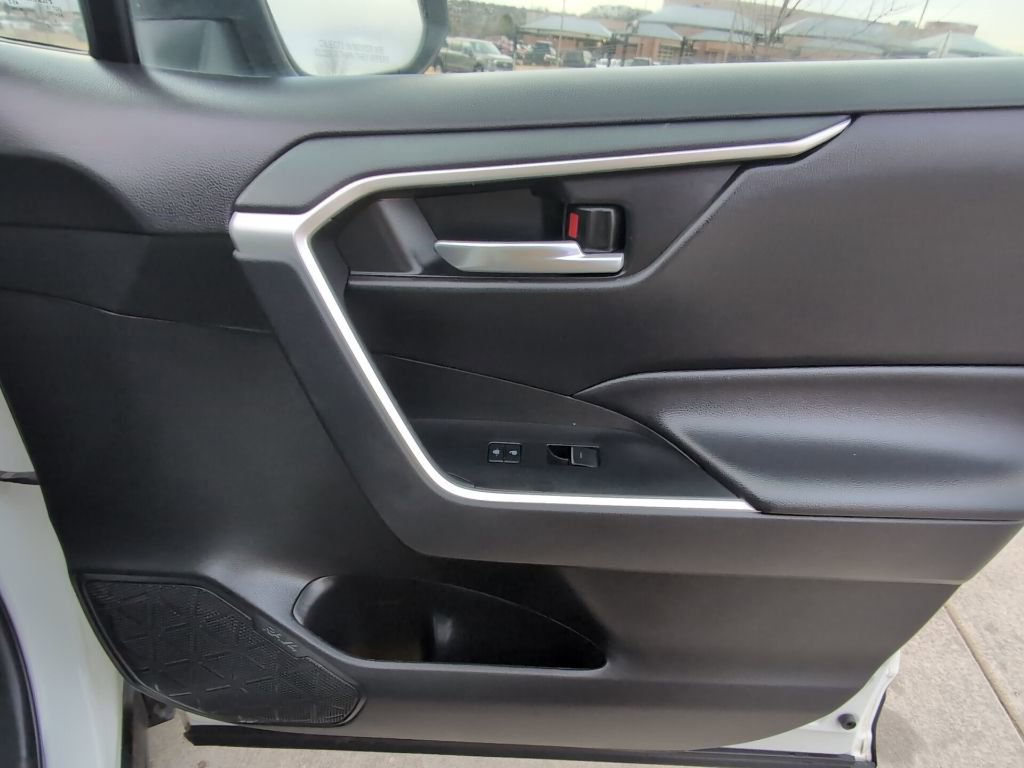 Used 2023 Toyota RAV4 XLE AWD/4WD image 32