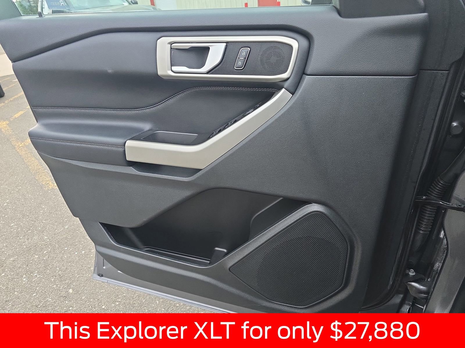 Used 2023 Ford Explorer XLT w/ Equipment Group 202A RWD image 37