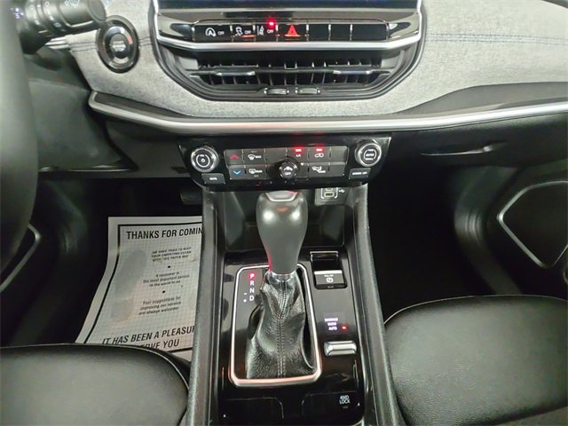 Used 2024 Jeep Compass Latitude image 11