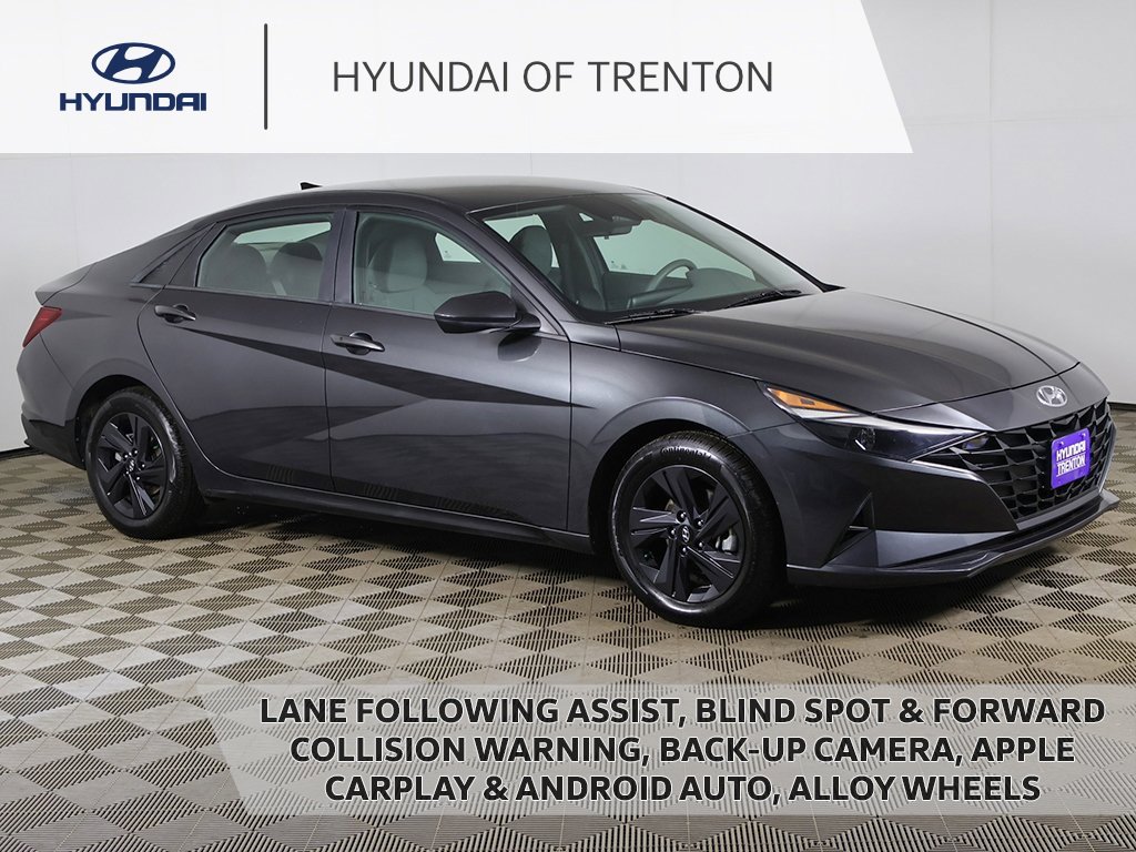 Used 2023 Hyundai Elantra SEL w/ Preferred Accessory Package image 1