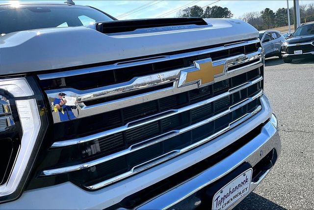 Used 2024 Chevrolet Silverado 2500 LTZ w/ LTZ Plus Package AWD/4WD image 31