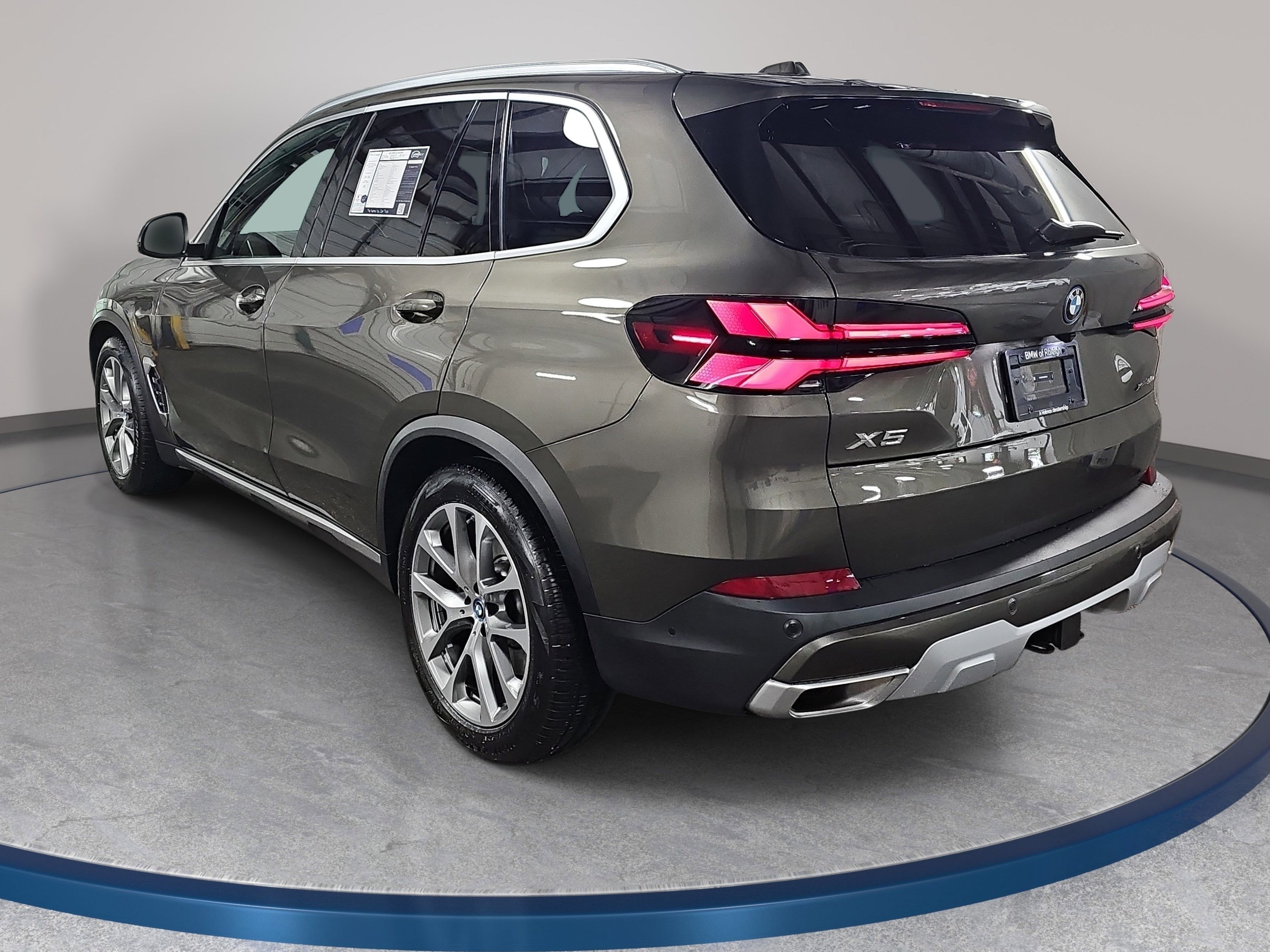 Certified 2024 BMW X5 xDrive50e w/ Premium Package AWD/4WD image 6