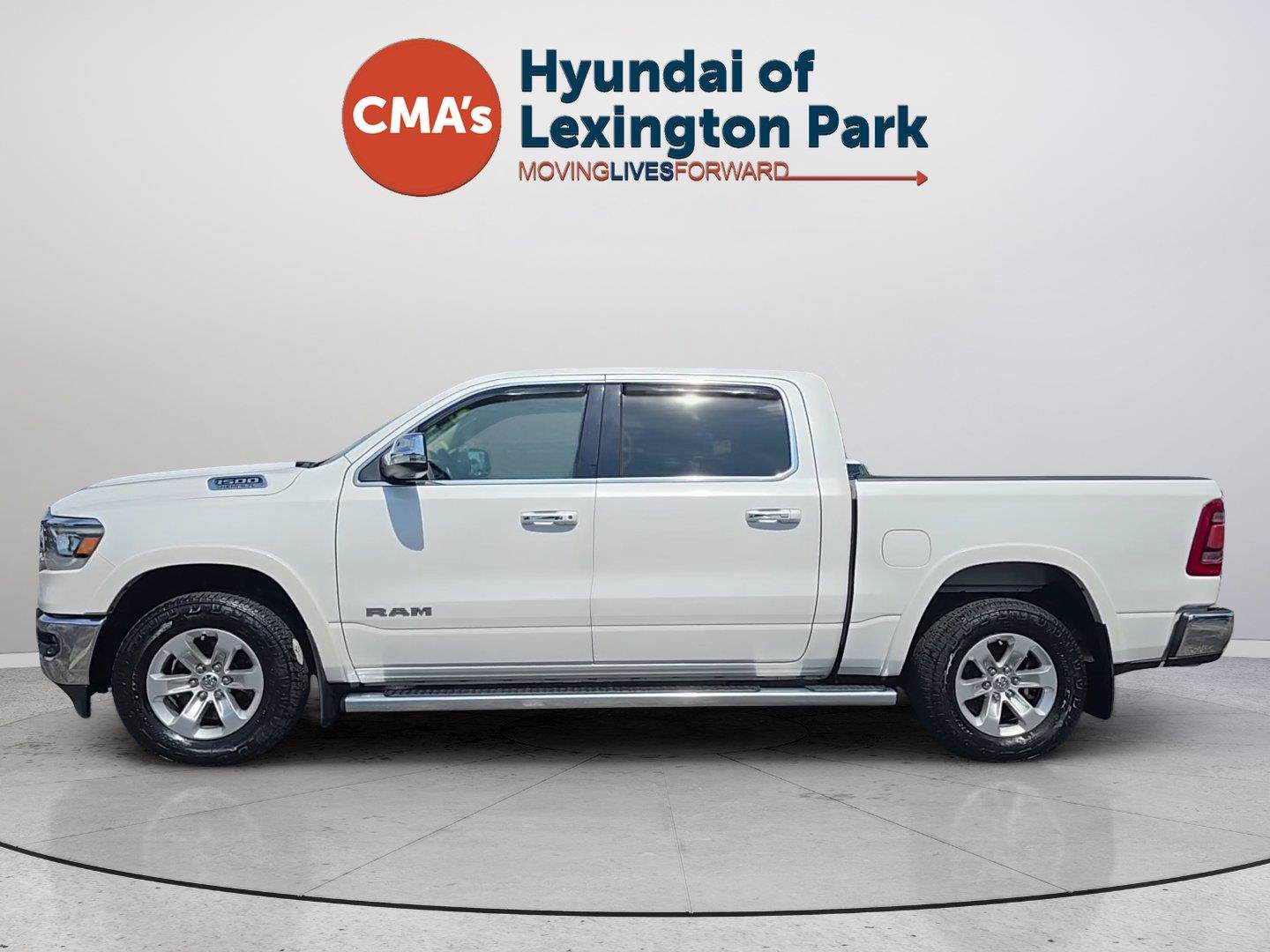 Used 2019 RAM 1500 Laramie AWD/4WD image 2