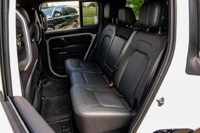 Used 2025 Land Rover Defender 110 V8 AWD/4WD image 47