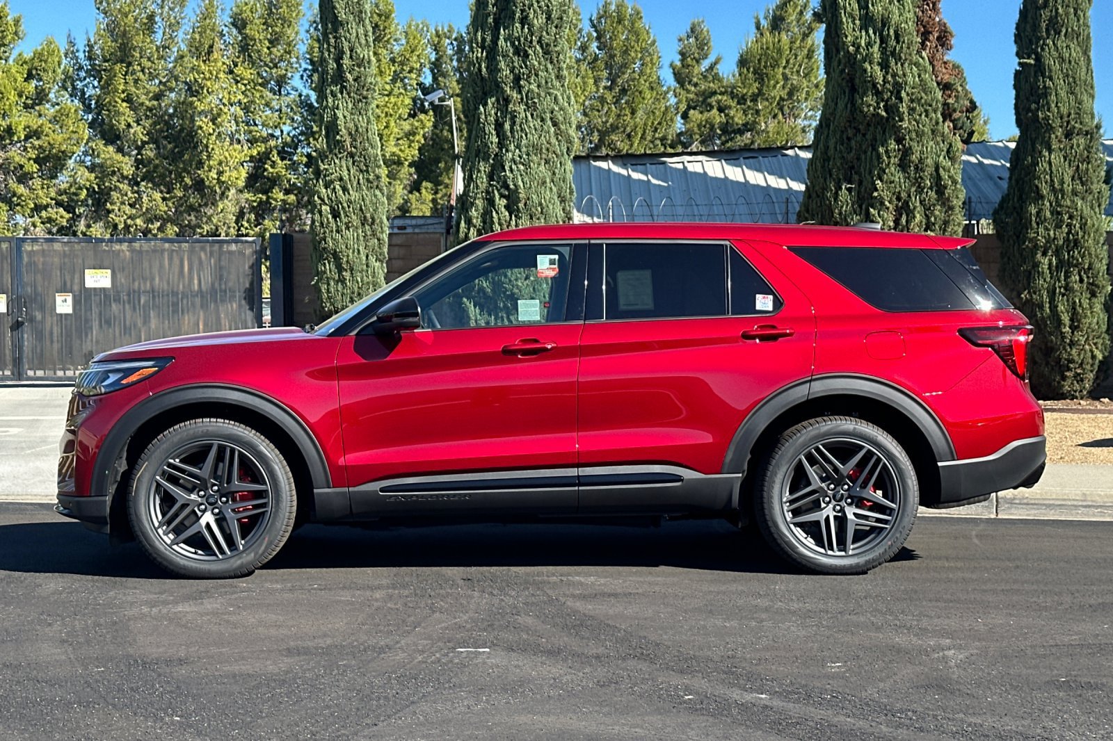 New 2027 Ford Explorer ST AWD/4WD image 7