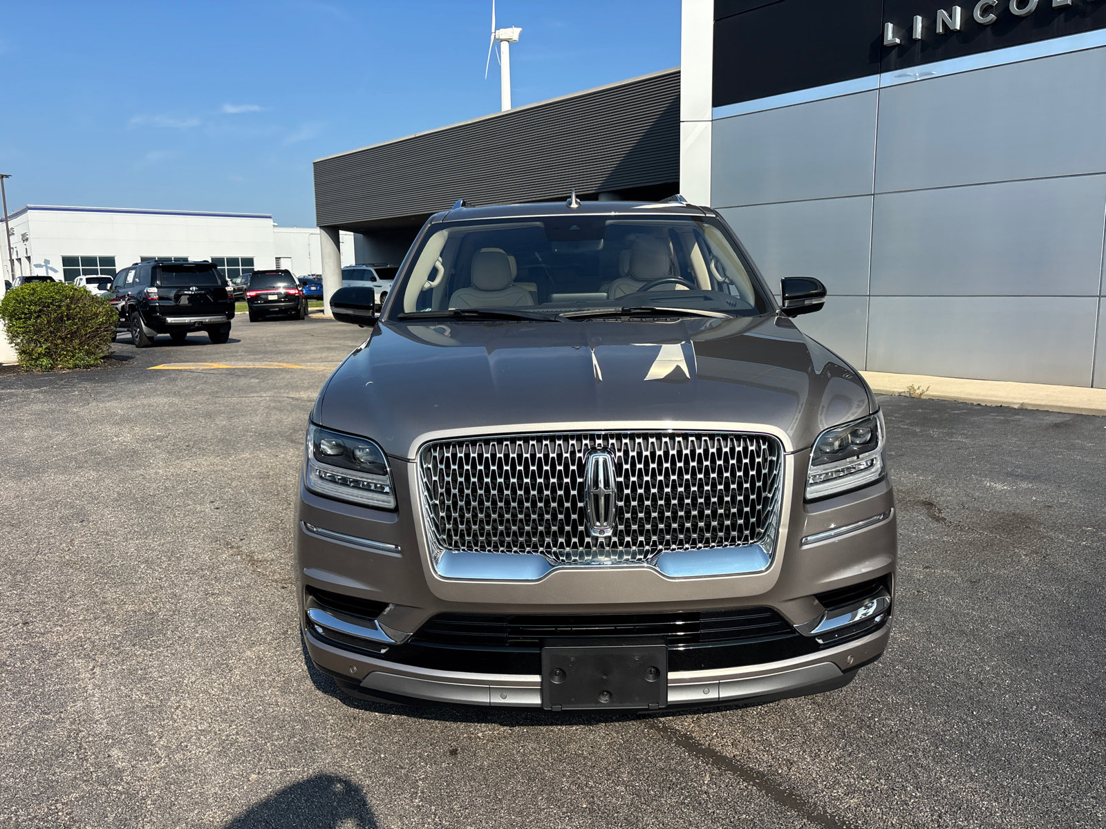 Used 2019 Lincoln Navigator Reserve AWD/4WD image 2