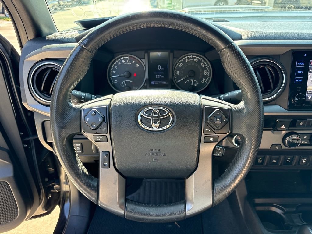 Used 2016 Toyota Tacoma TRD Sport image 17