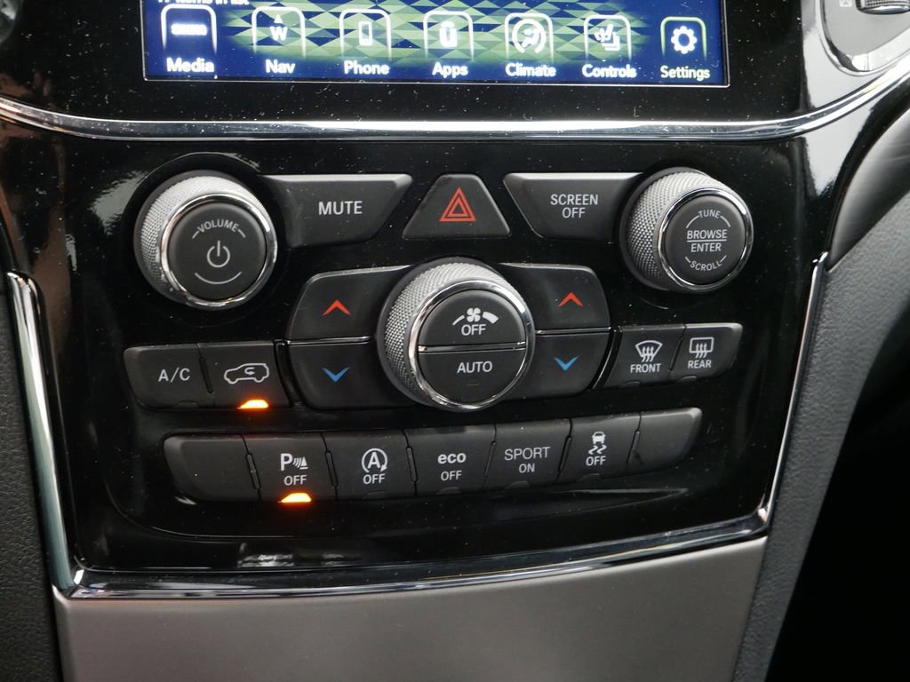 Certified 2022 Jeep Grand Cherokee Laredo X image 36