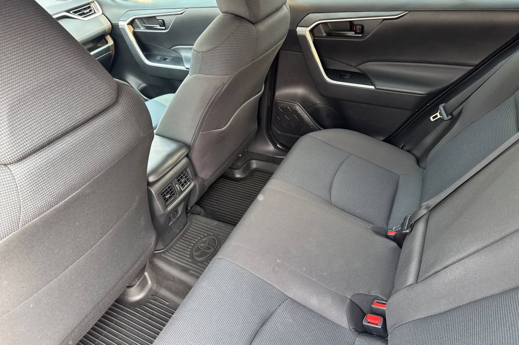 Used 2022 Toyota RAV4 LE AWD/4WD image 12
