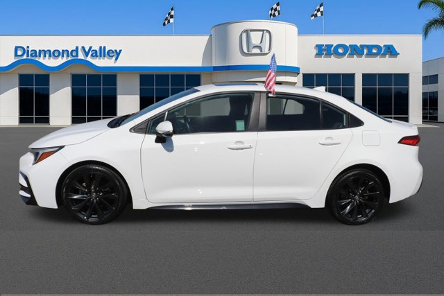 Used 2024 Toyota Corolla SE w/ SE Premium Package image 9