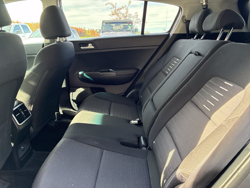 Used 2018 Kia Sportage LX AWD/4WD image 15