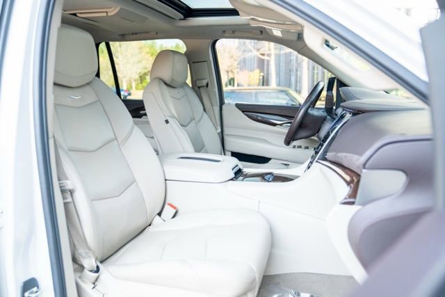 Used 2016 Cadillac Escalade Luxury image 39