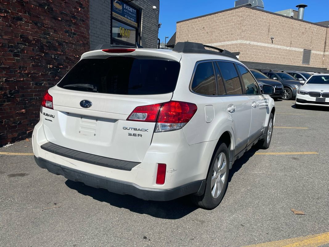 Used 2011 Subaru Outback 3.6R Limited w/ PWR Moonroof Pkg AWD/4WD image 3