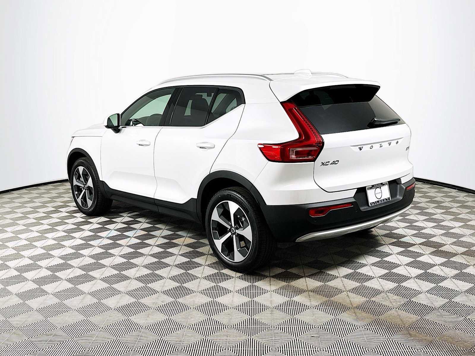 Used 2025 Volvo XC40 B5 Plus w/ Protection Package Premier image 4
