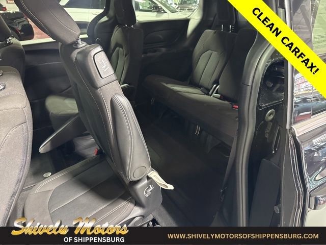 Used 2024 Chrysler Pacifica Touring image 26