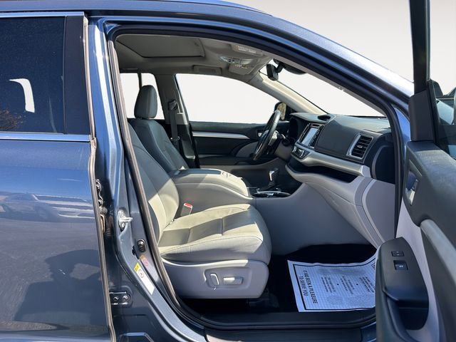 Used 2017 Toyota Highlander XLE image 15