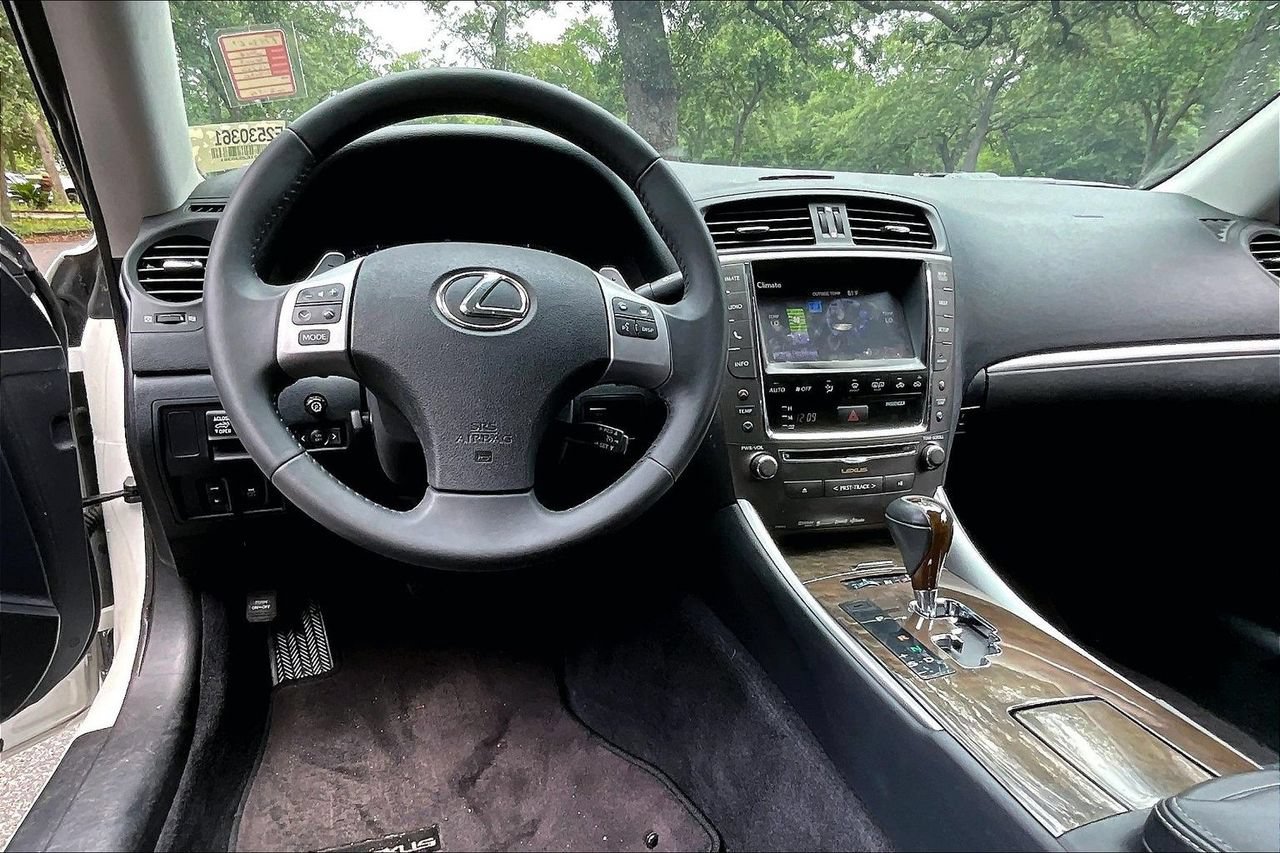 Used 2014 Lexus IS 250C w/ Luxury Package RWD image 7