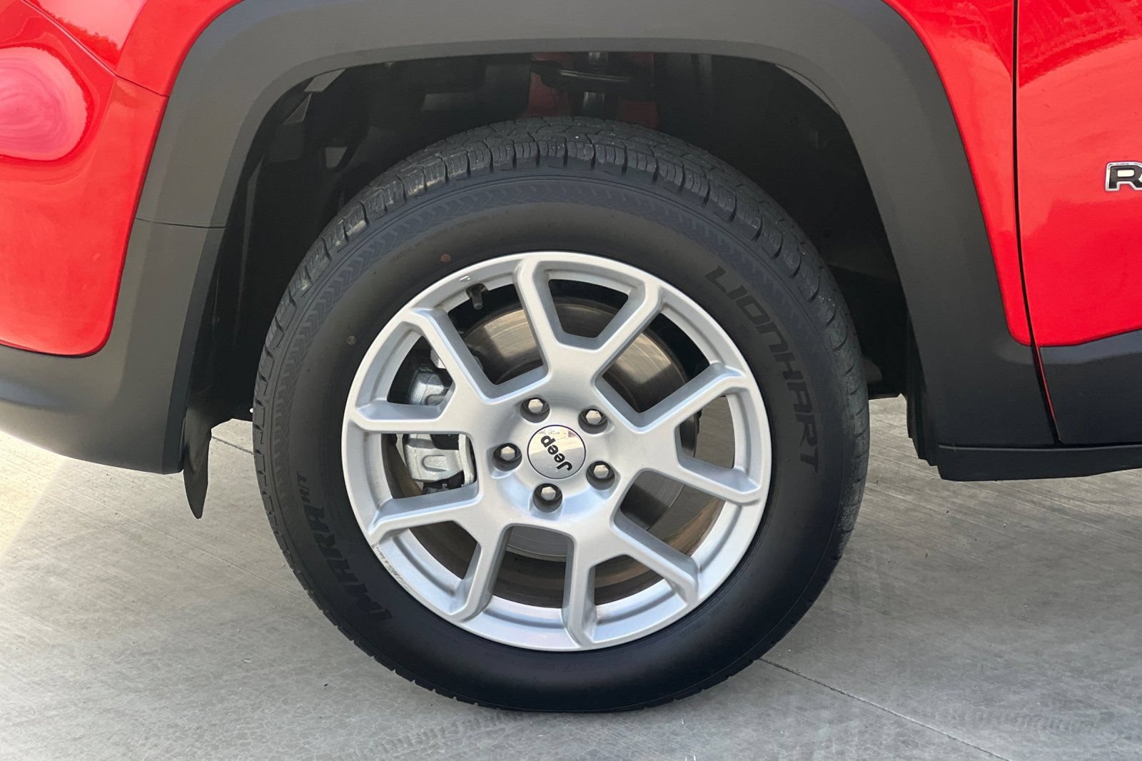 Used 2023 Jeep Renegade Latitude AWD/4WD image 37