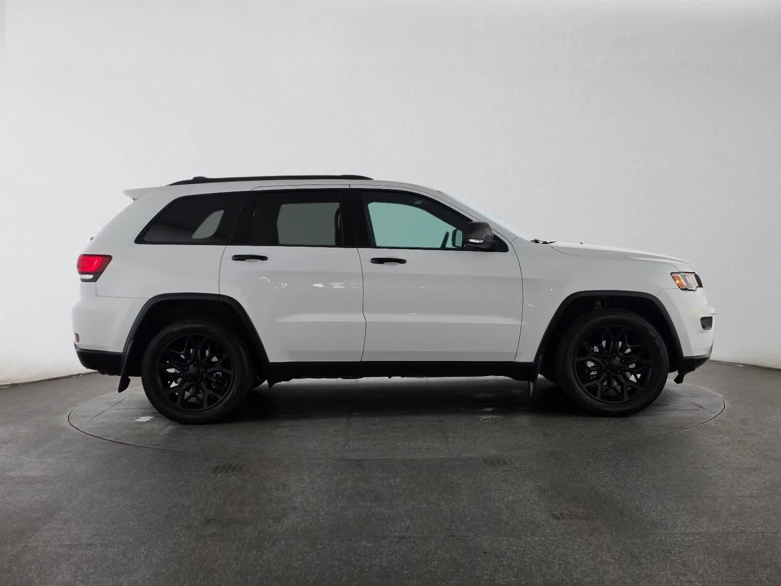 Used 2020 Jeep Grand Cherokee Limited RWD image 2