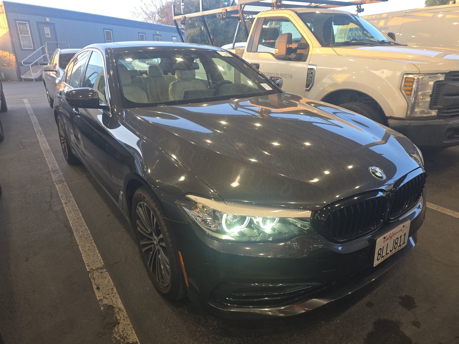 Used 2019 BMW 540i w/ Premium Package image 2