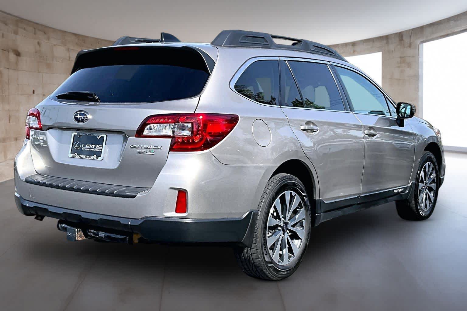 Used 2016 Subaru Outback 2.5i Limited AWD/4WD image 5