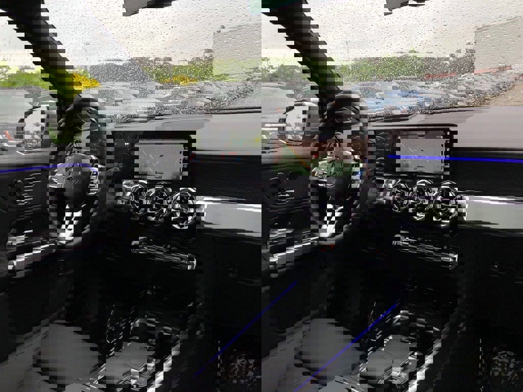 New 2023 Mercedes-Benz EQB 300 4MATIC image 17