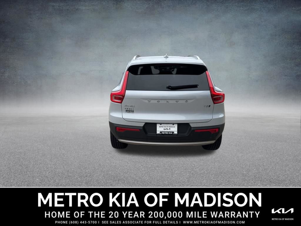 Used 2020 Volvo XC40 T5 Momentum image 4