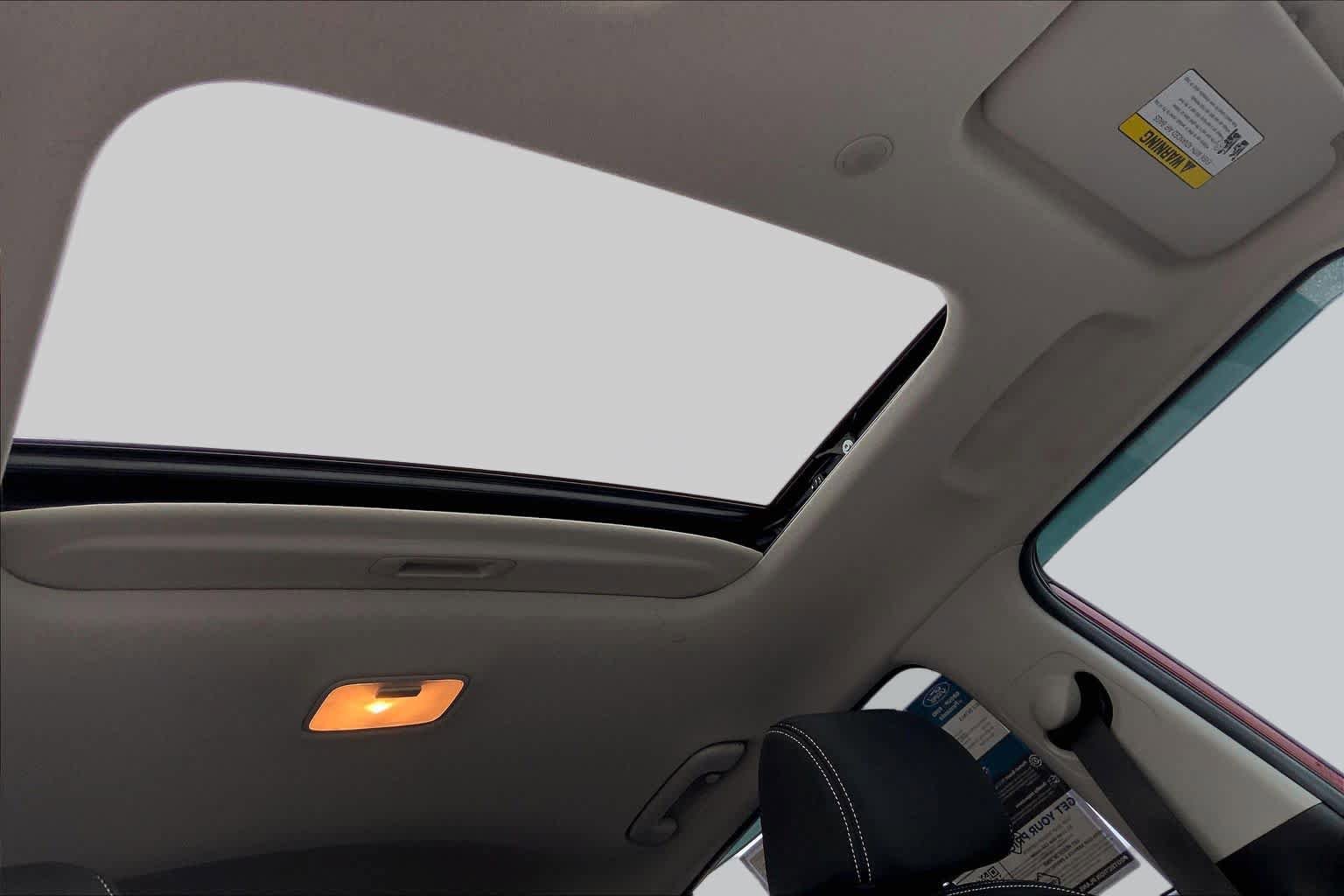 Used 2023 Hyundai Venue SEL FWD image 13