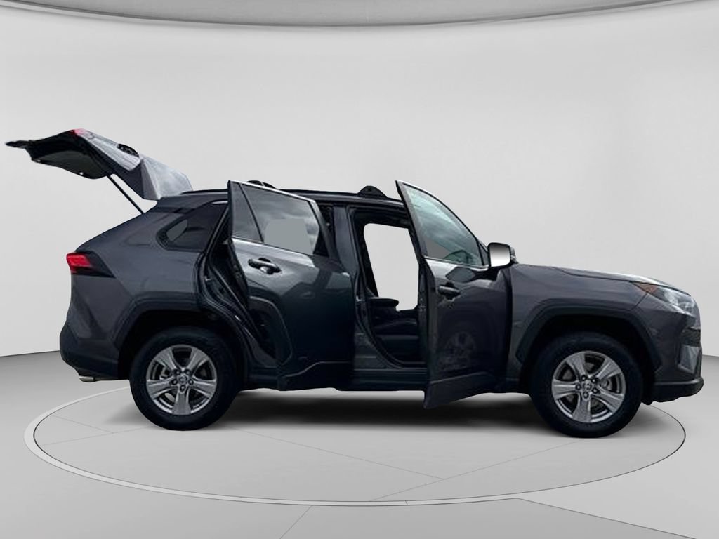 Used 2022 Toyota RAV4 LE w/ Carpet Mat Package (TMS) AWD/4WD image 33