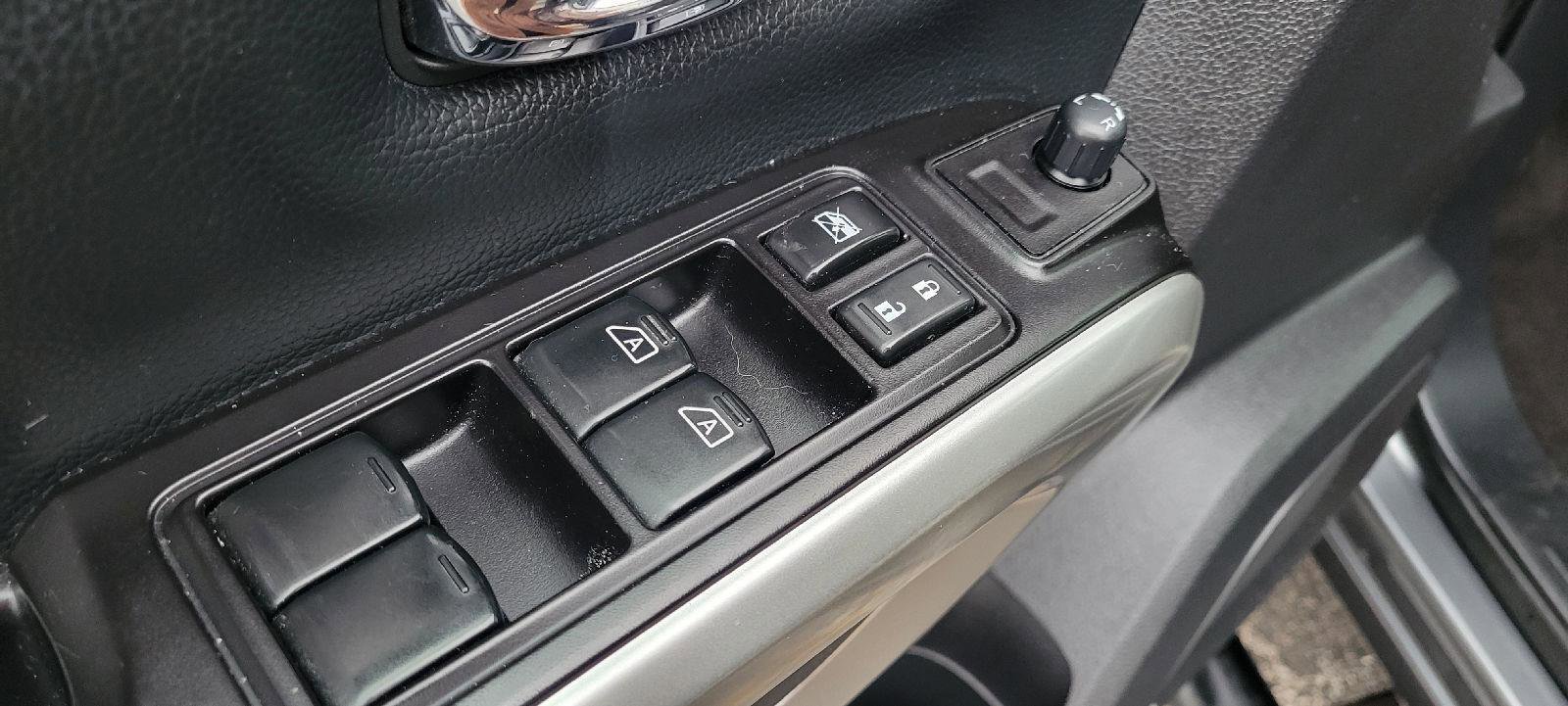 Used 2019 Nissan Titan PRO-4X w/ Pro-4x Utility Package image 7