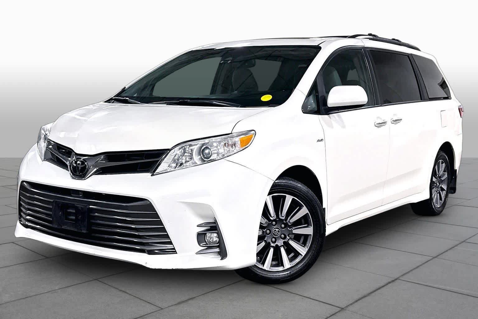 Used 2018 Toyota Sienna XLE Premium w/ Outdoor Package AWD/4WD image 2