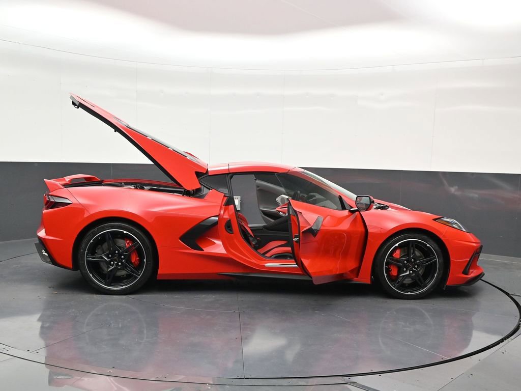 Used 2021 Chevrolet Corvette Stingray Premium Cpe w/ Z51 Performance Package RWD image 31
