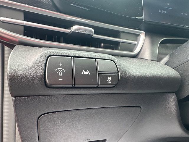 Used 2023 Hyundai Elantra Limited w/ Cargo Package image 21