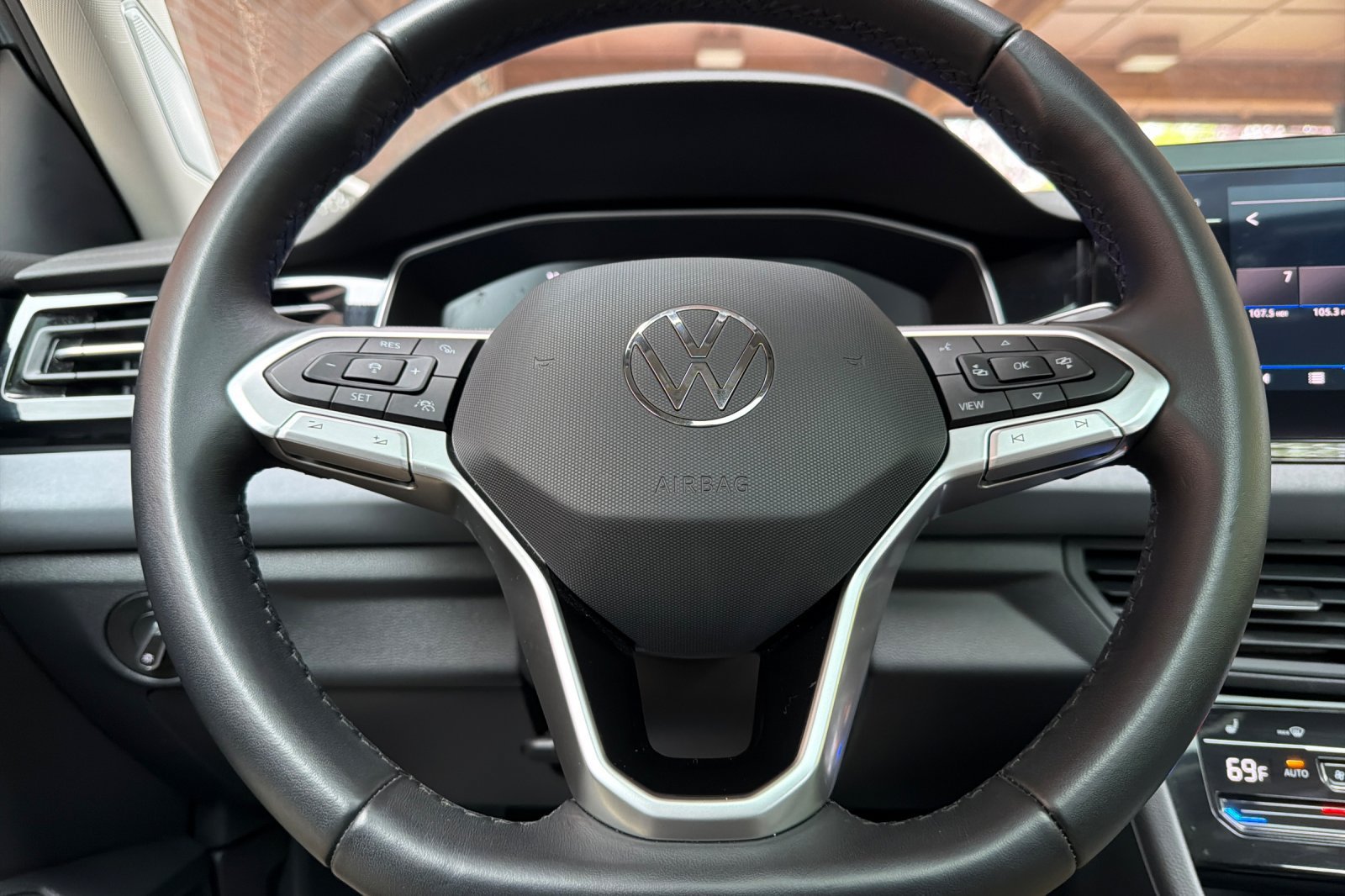 Used 2025 Volkswagen Jetta SE FWD image 22