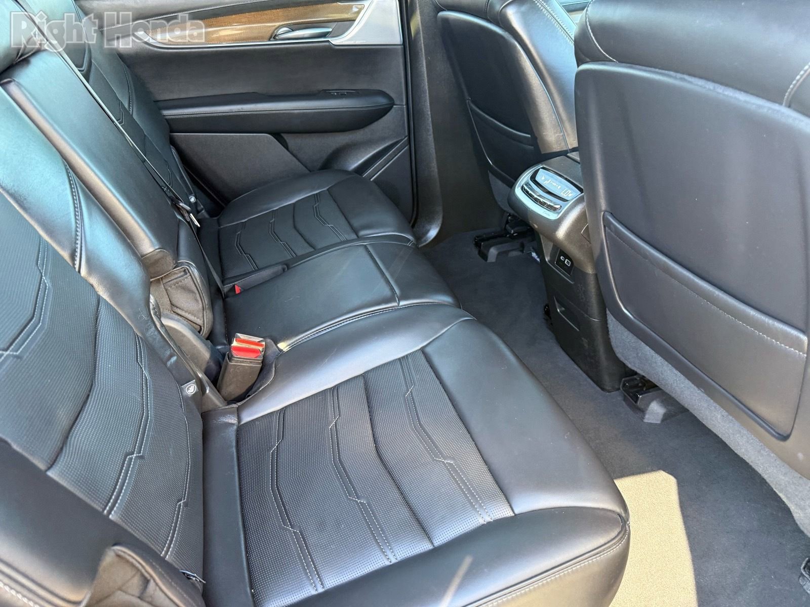 Used 2023 Cadillac XT6 Sport w/ Platinum Package image 27