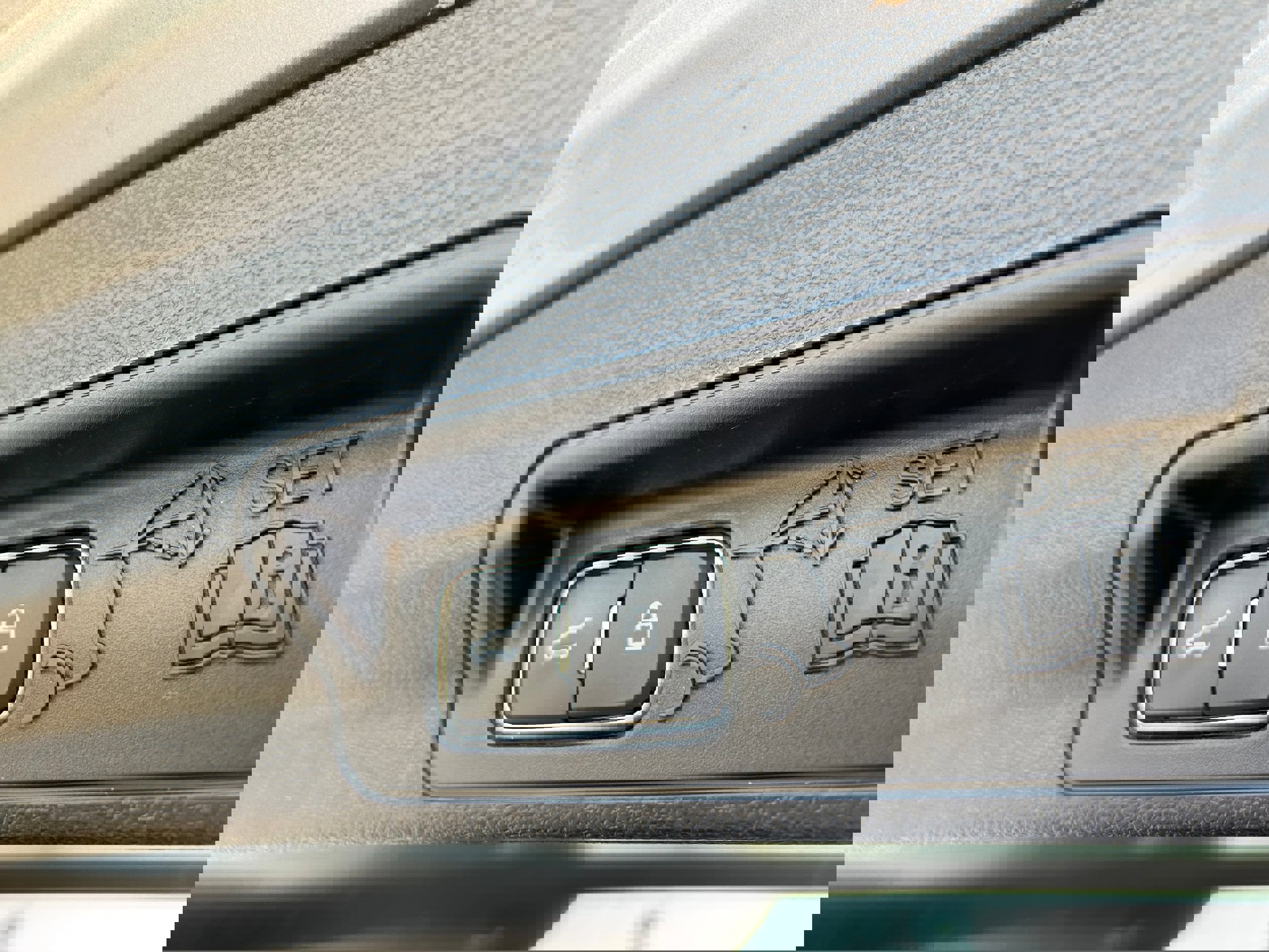 Used 2020 Ford Explorer XLT image 8