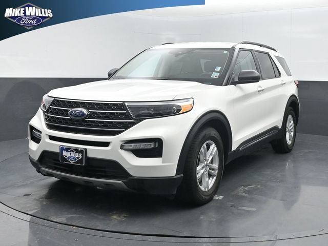 Used 2024 Ford Explorer XLT w/ Equipment Group 202A RWD image 3