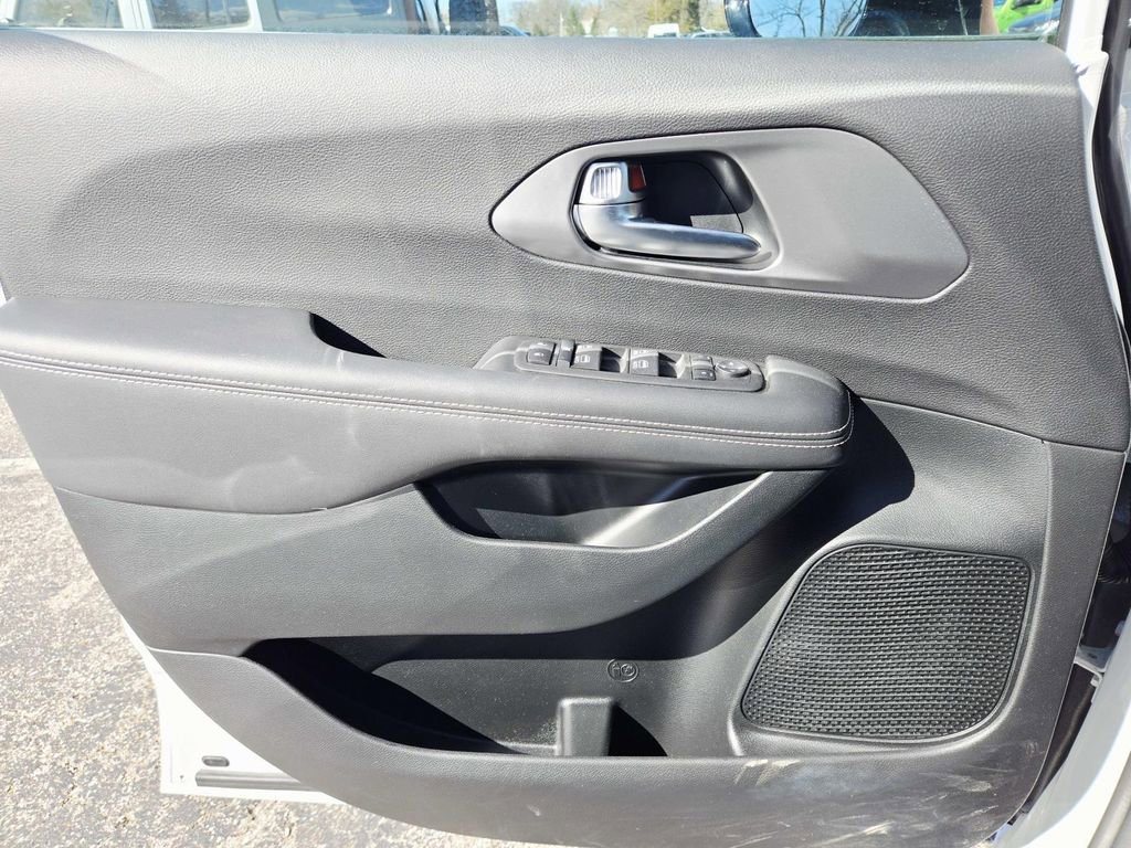 Used 2026 Chrysler Voyager LX image 35