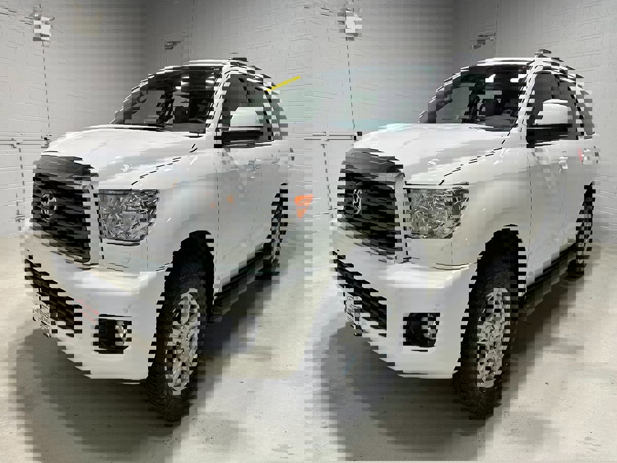 Used 2016 Toyota Sequoia SR5 image 19