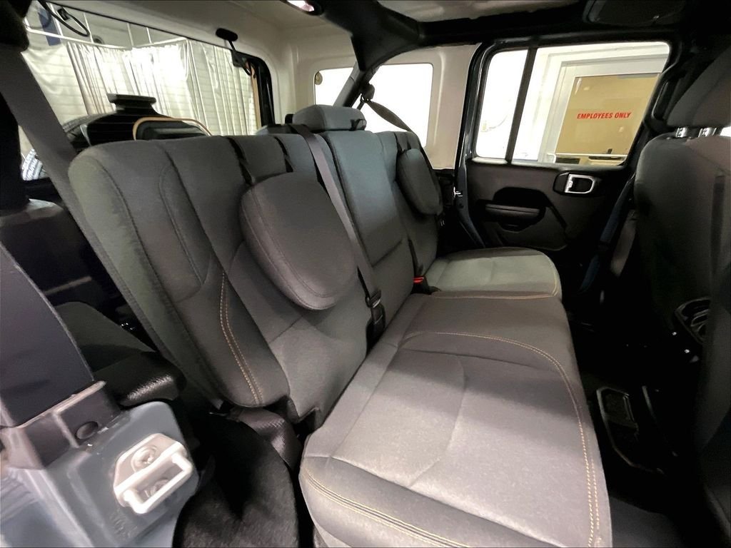 Used 2024 Jeep Wrangler Unlimited w/ Convenience Group AWD/4WD image 16