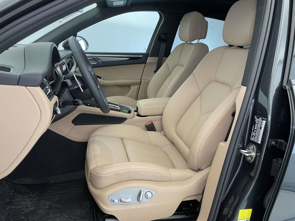New 2026 Porsche Macan image 5