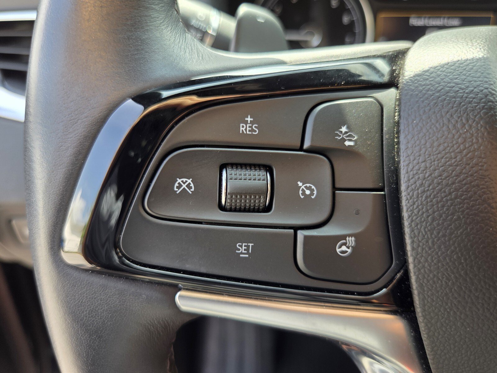 Used 2023 Buick Enclave Essence FWD image 21