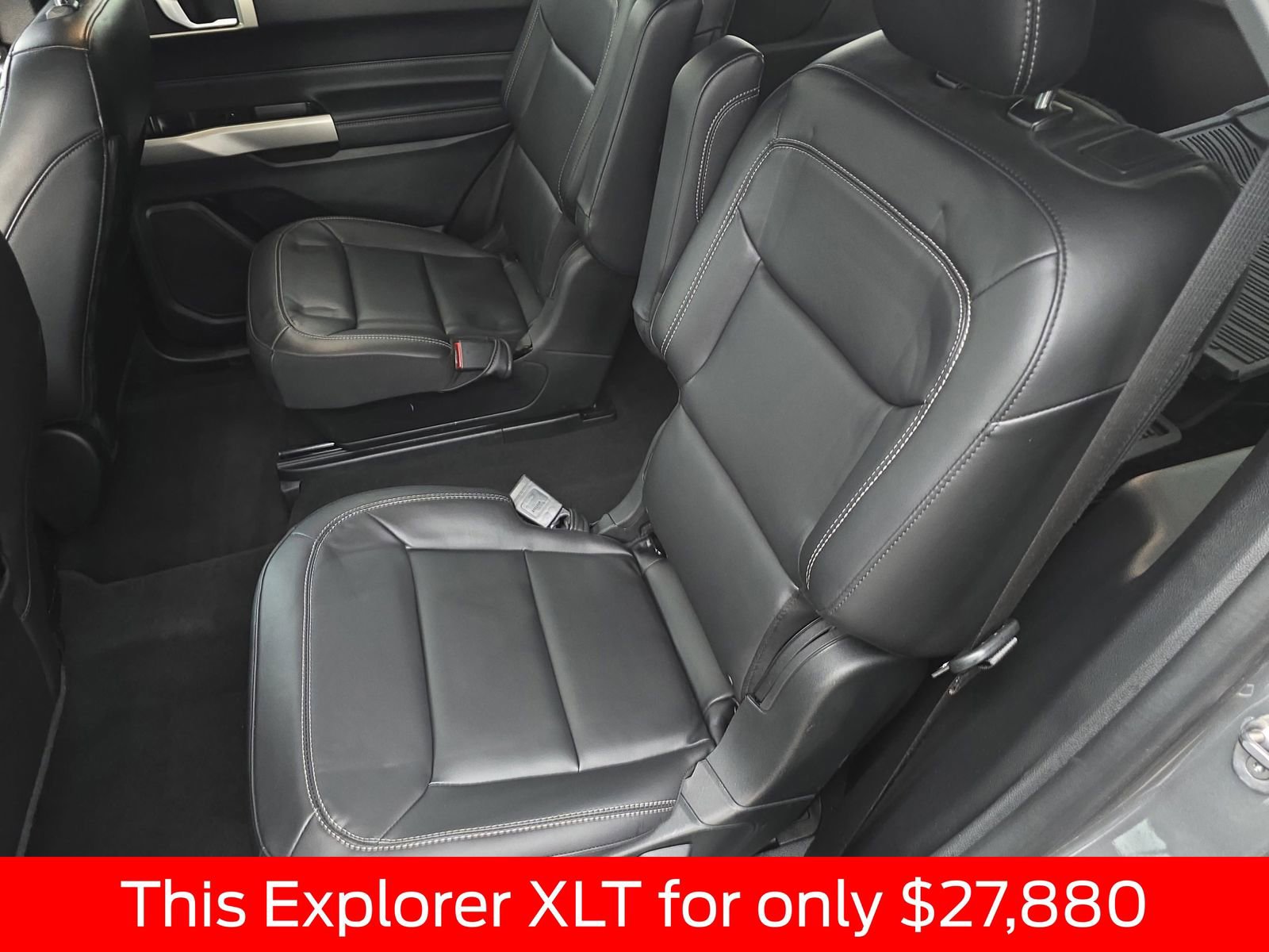 Used 2023 Ford Explorer XLT w/ Equipment Group 202A RWD image 23