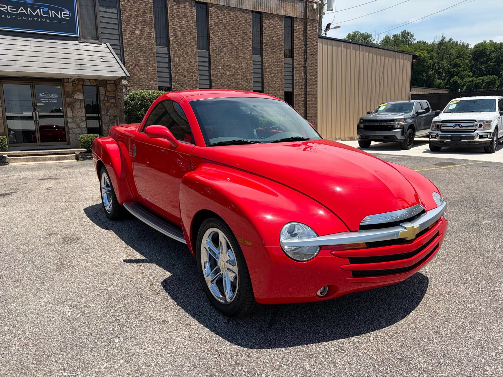 Used 2005 Chevrolet SSR w/ Preferred Equipment Group RWD image 3