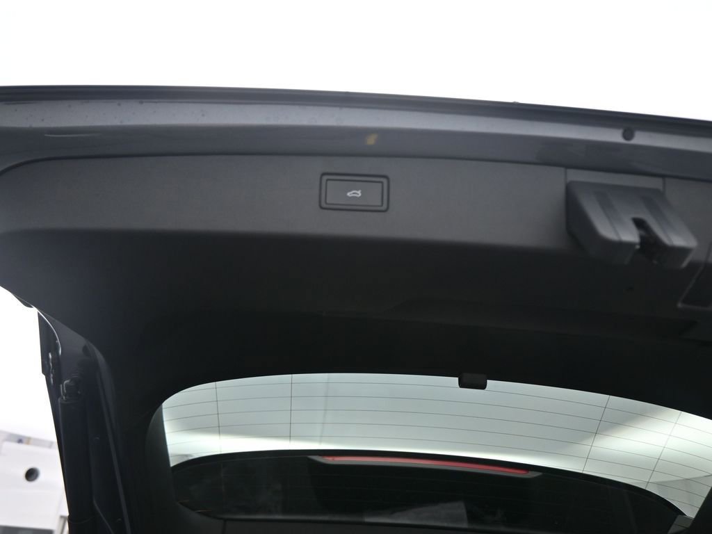 New 2026 Volkswagen Tiguan SE R-Line image 43