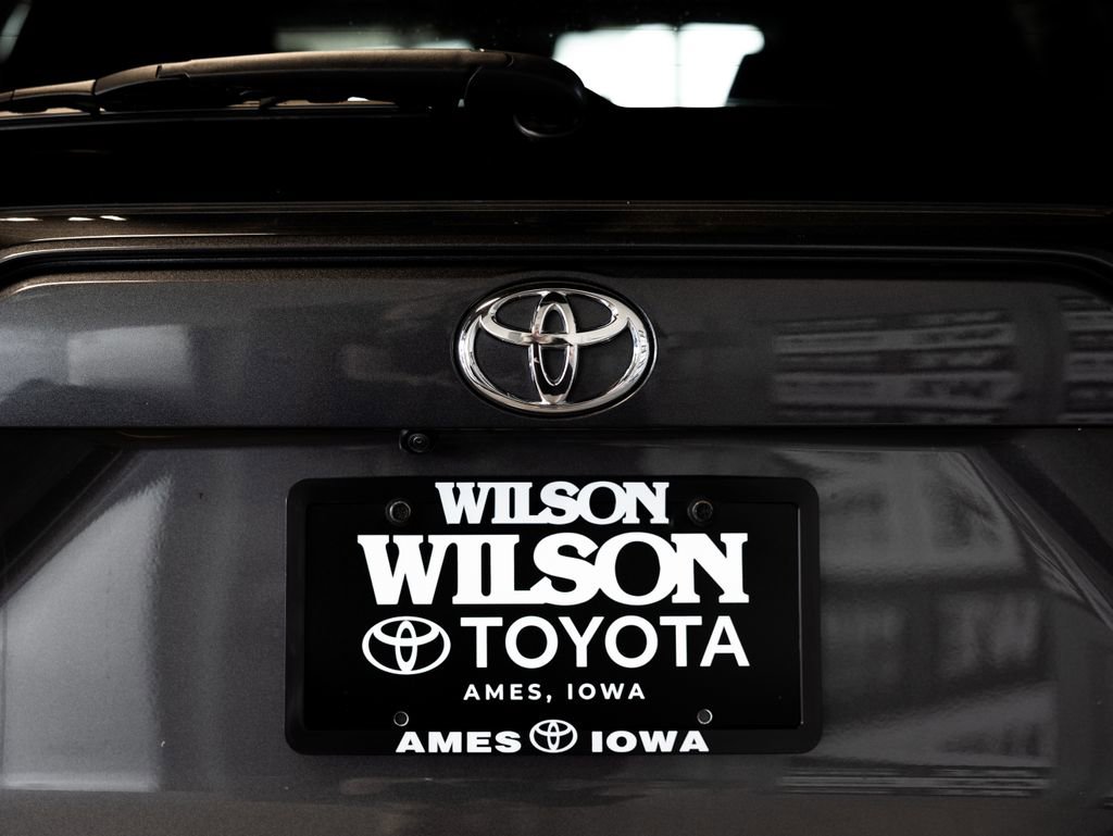 Used 2024 Toyota RAV4 LE AWD/4WD image 7