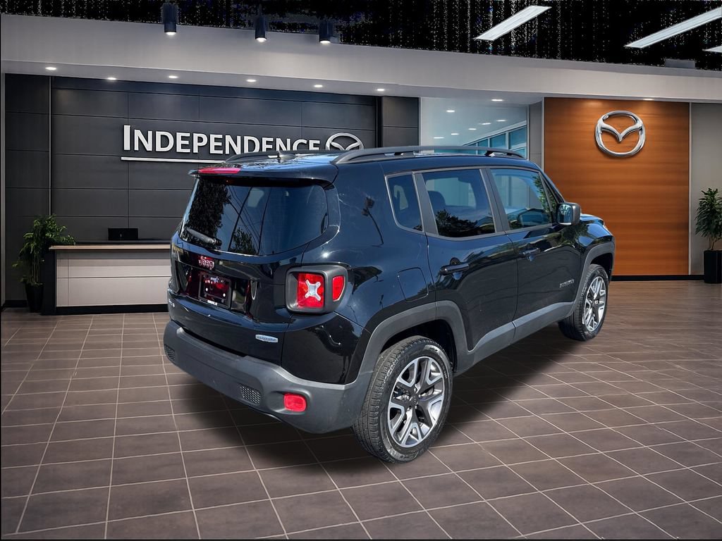 Used 2017 Jeep Renegade Latitude AWD/4WD image 3