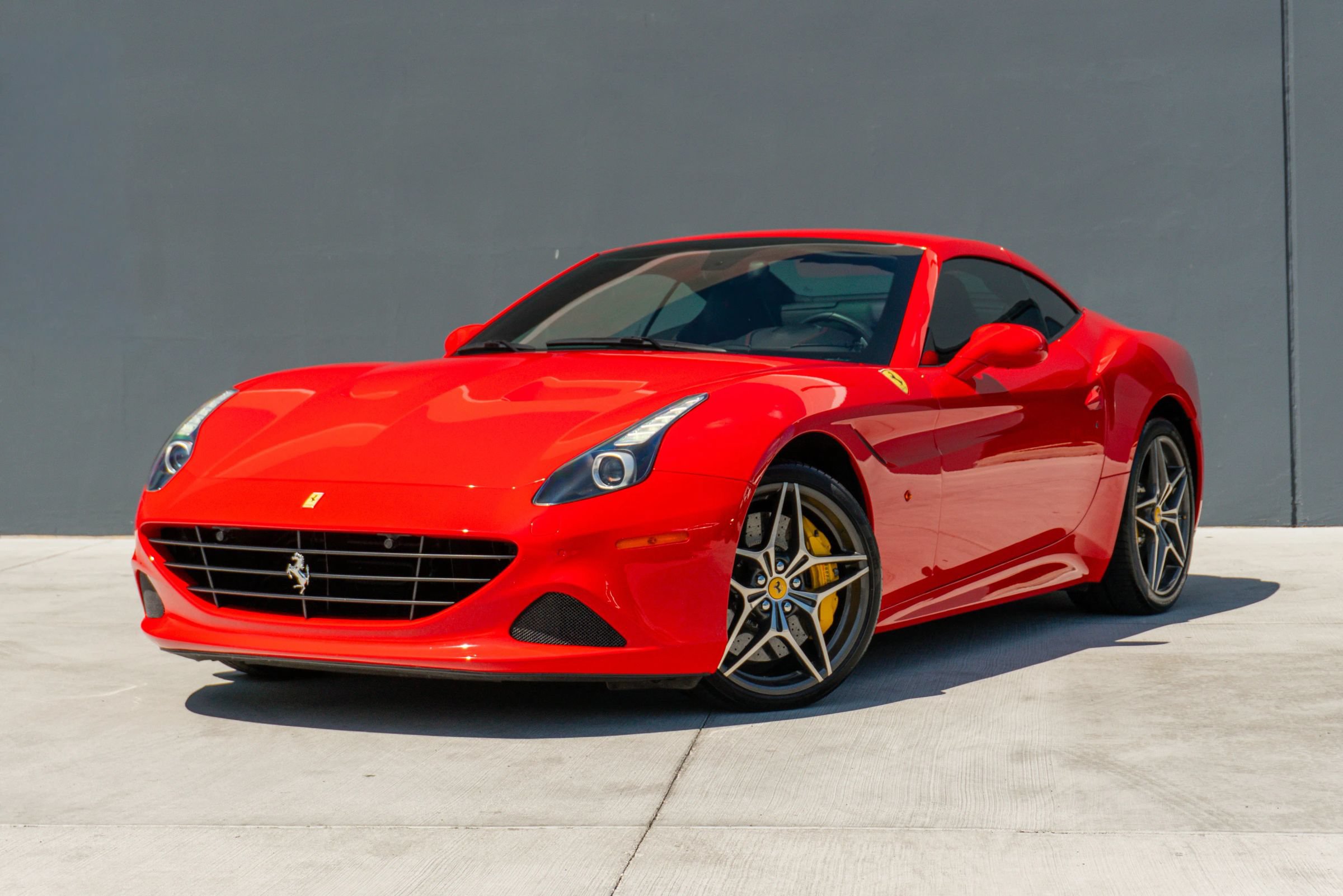Used 2017 Ferrari California T RWD image 3