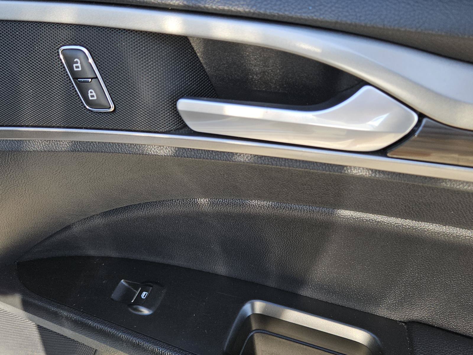 Used 2020 Ford Fusion SEL FWD image 33